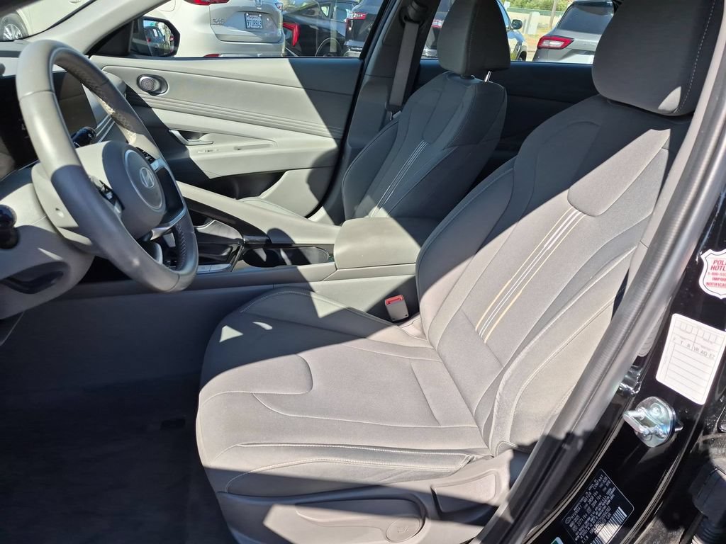 Used 2025 Hyundai Elantra SEL FWD image 25
