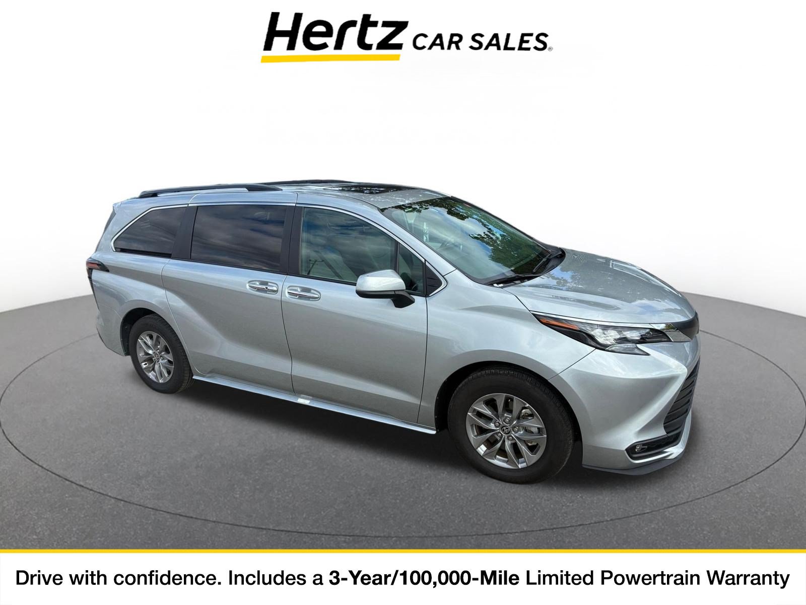 Used 2025 Toyota Sienna XLE FWD image 1