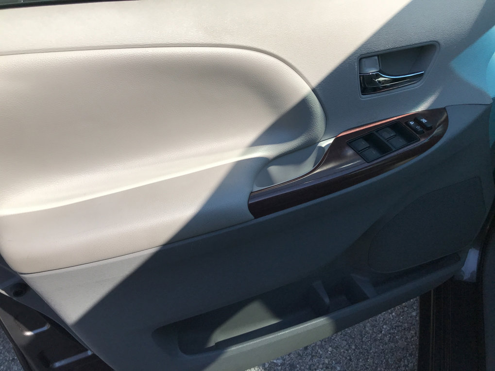 Used 2013 Toyota Sienna XLE w/ Entertainment Pkg FWD image 13