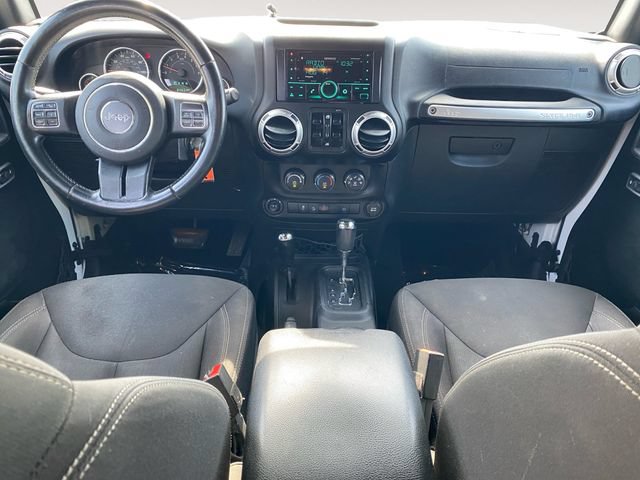 Used 2015 Jeep Wrangler Unlimited Sahara w/ Connectivity Group AWD/4WD image 10