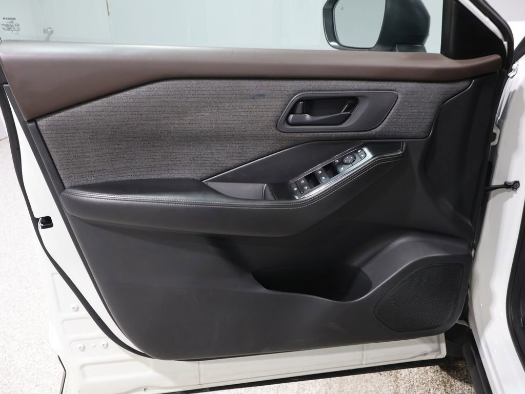 Used 2022 Nissan Rogue S image 12