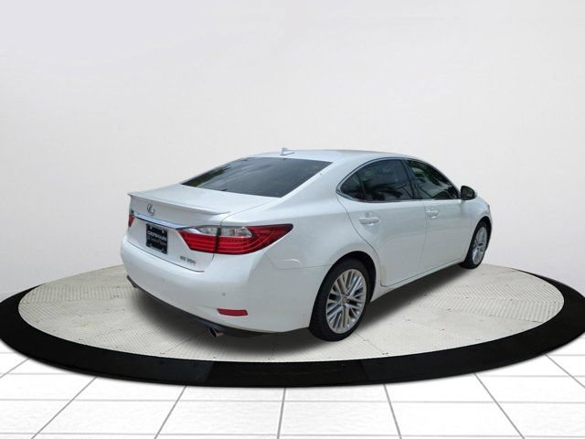 Used 2014 Lexus ES 350 w/ Luxury Package FWD image 3