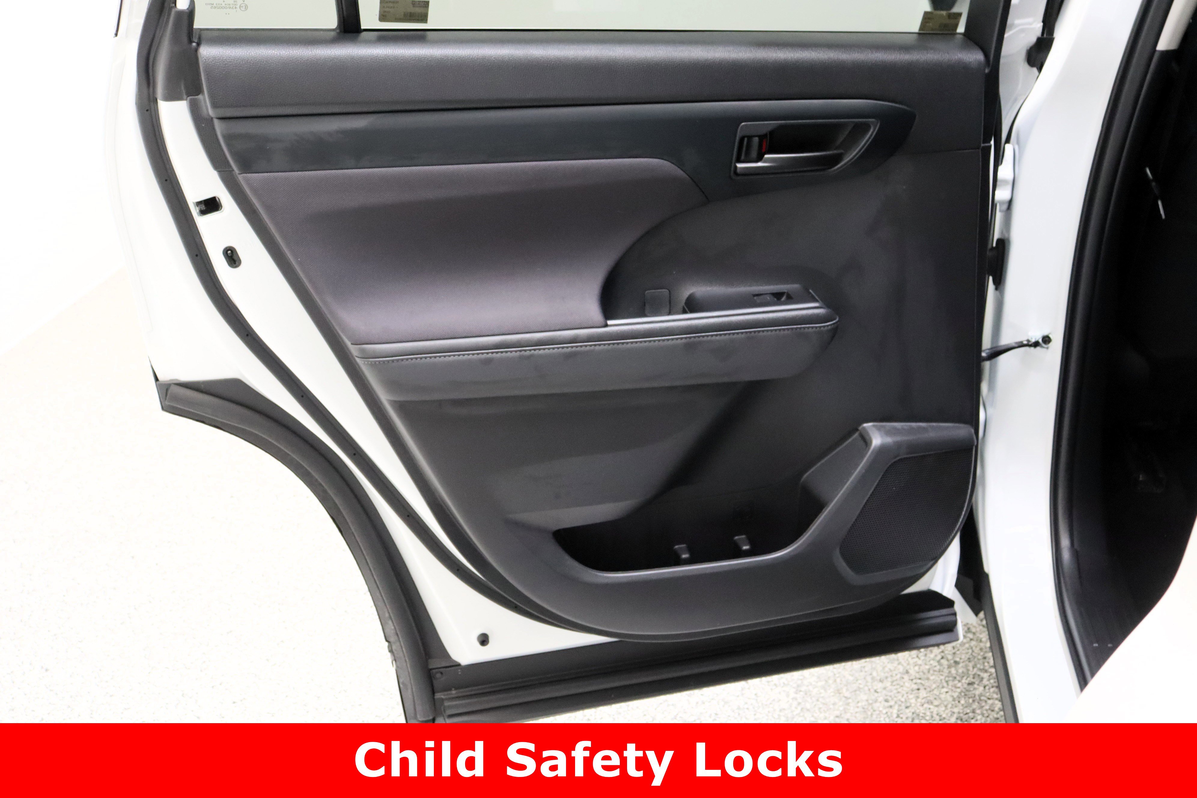 Used 2024 Toyota Highlander LE image 26