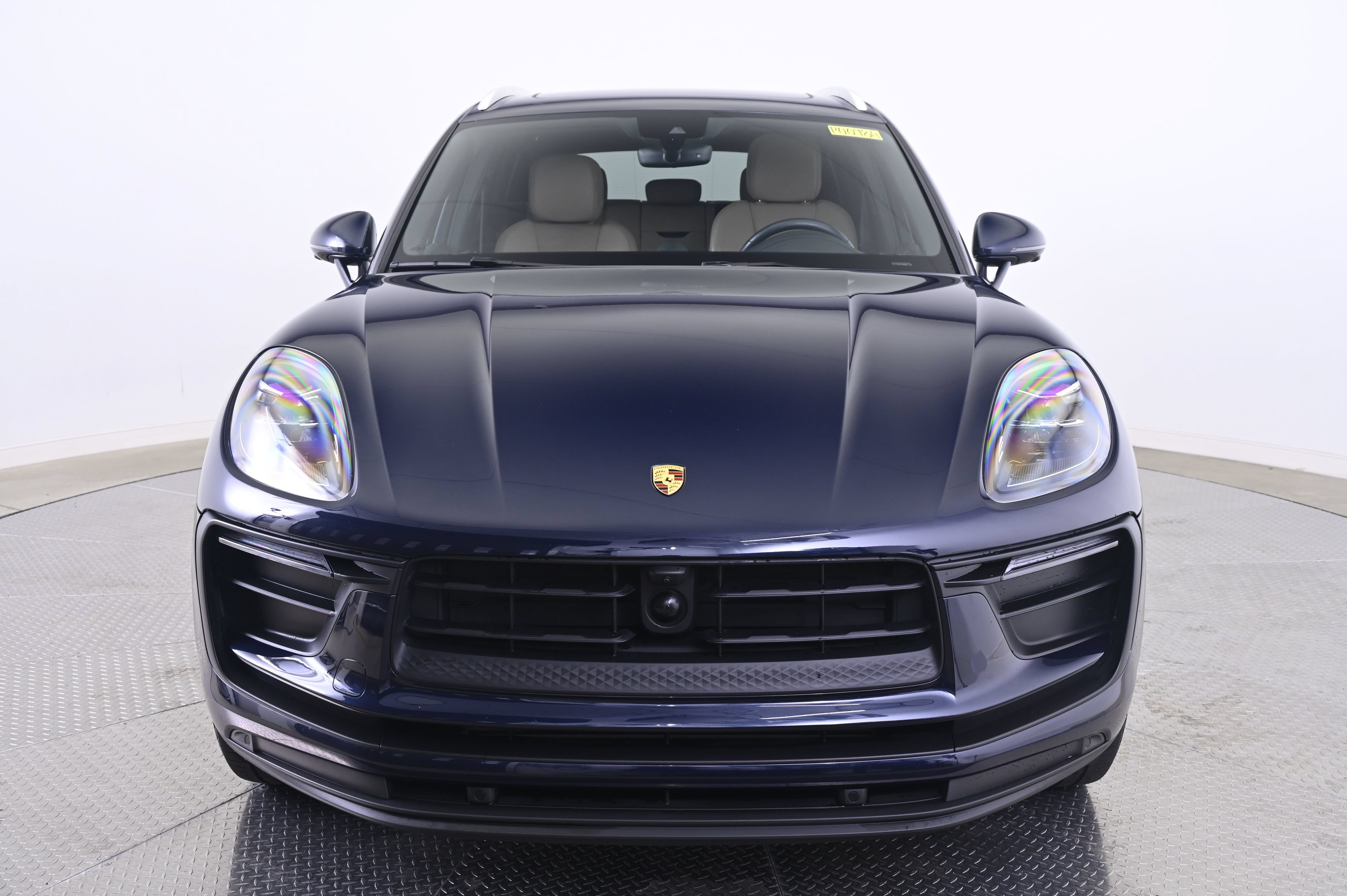 Certified 2022 Porsche Macan AWD/4WD image 10