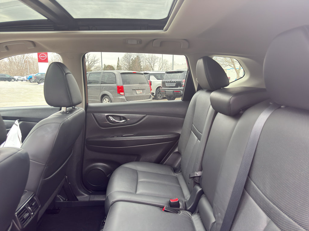 Used 2015 Nissan Rogue SL w/ SL Premium Package image 33