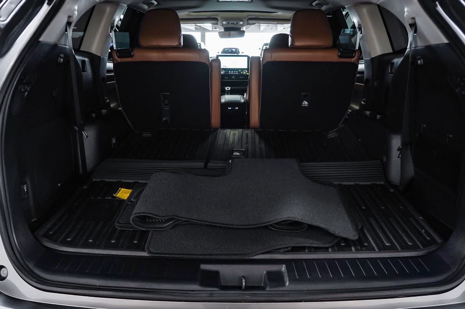 Certified 2025 Toyota Highlander Limited AWD/4WD image 30