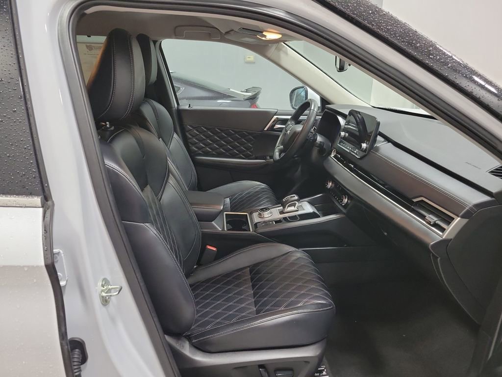 Used 2024 Mitsubishi Outlander SEL image 40