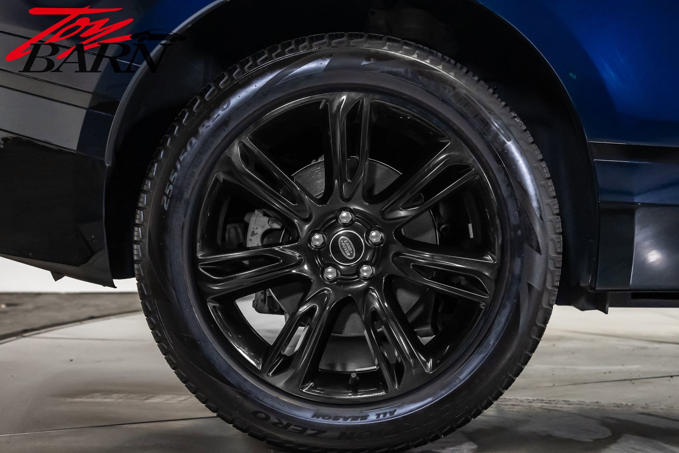 Used 2023 Land Rover Range Rover Velar R-Dynamic S image 17