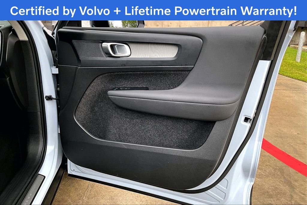 Certified 2026 Volvo XC40 B5 Plus image 25