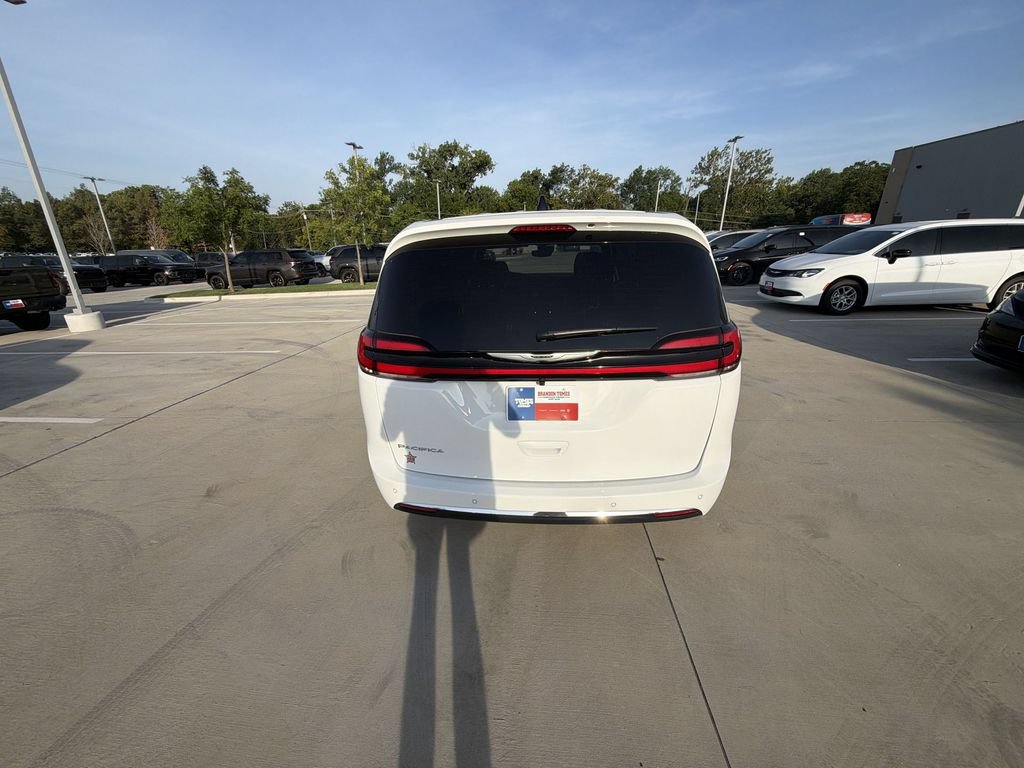 New 2026 Chrysler Pacifica Select FWD image 22