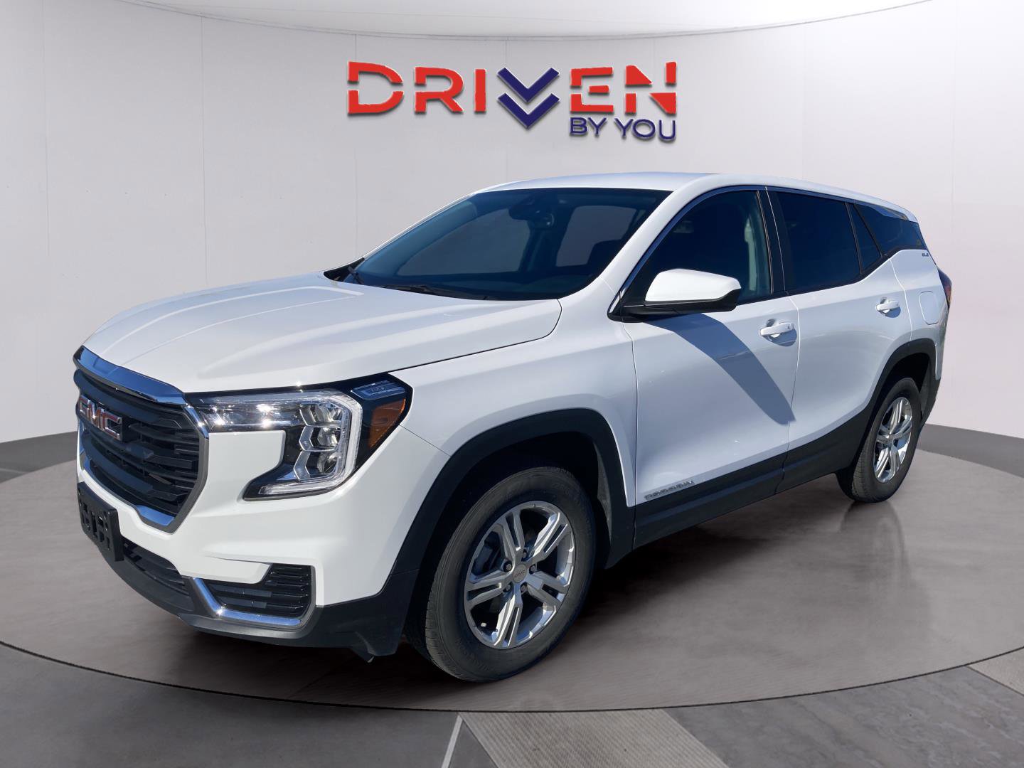 Used 2024 GMC Terrain SLE image 2