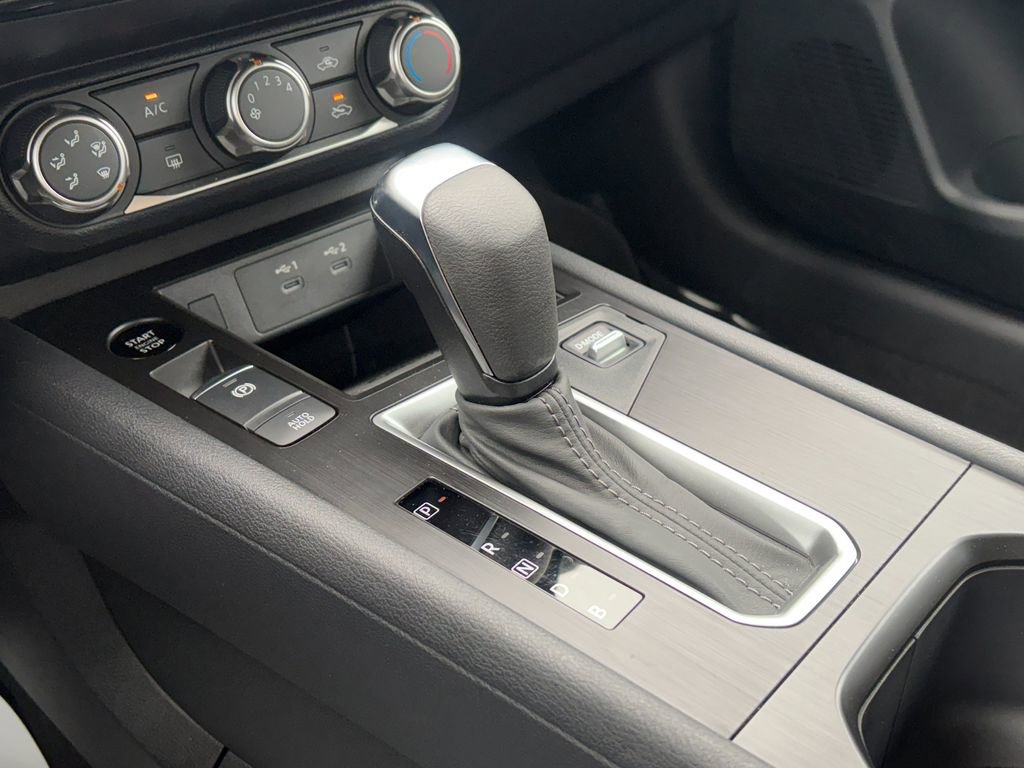 Used 2025 Nissan Kicks SV FWD image 17