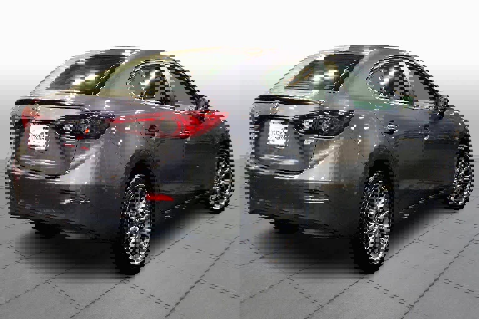 Used 2018 MAZDA MAZDA3 Touring image 12