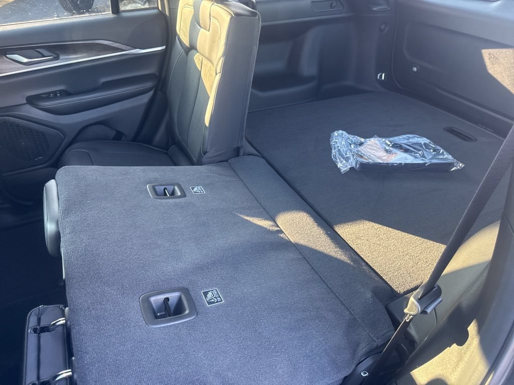 New 2026 Jeep Grand Cherokee Altitude AWD/4WD image 38