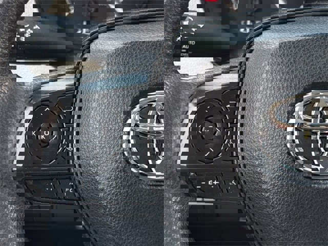 Used 2022 Toyota Corolla LE image 12