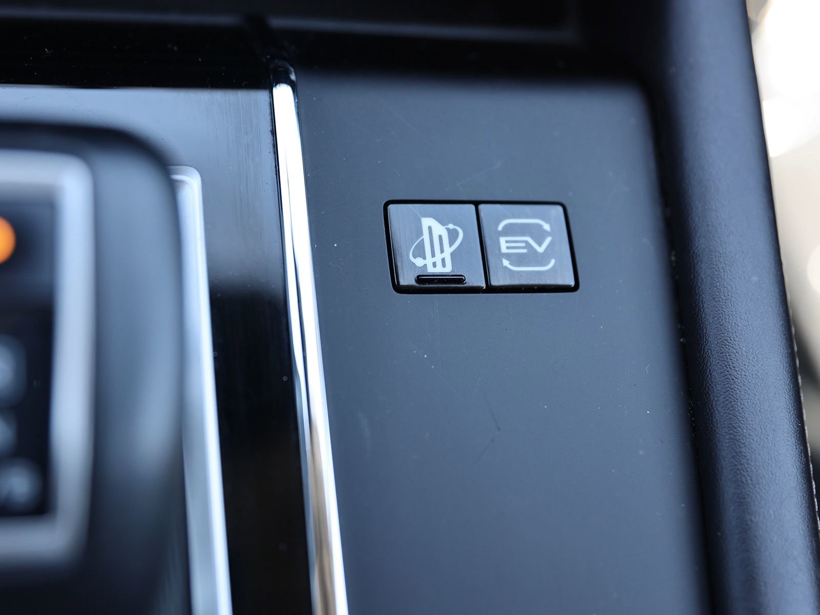 Used 2024 Mitsubishi Outlander 4WD Plug-In Hybrid image 31