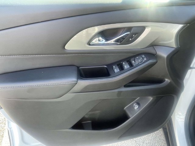 Used 2023 Chevrolet Traverse LT FWD image 16