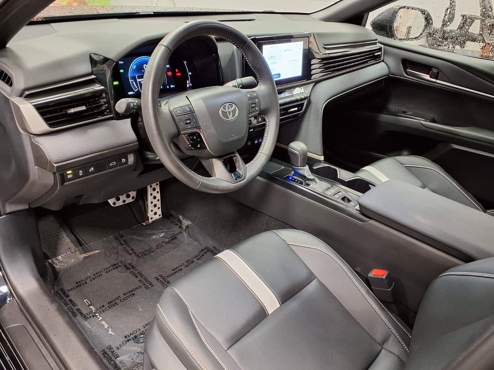 Used 2025 Toyota Camry SE FWD image 18