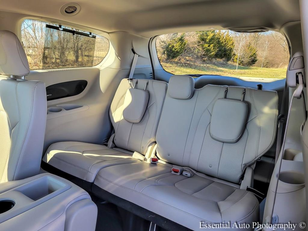Used 2019 Chrysler Pacifica Touring-L w/ Advanced Safetytec Group image 11