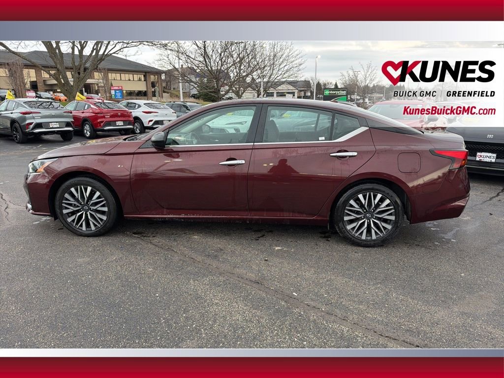 Used 2024 Nissan Altima 2.5 SV FWD image 9