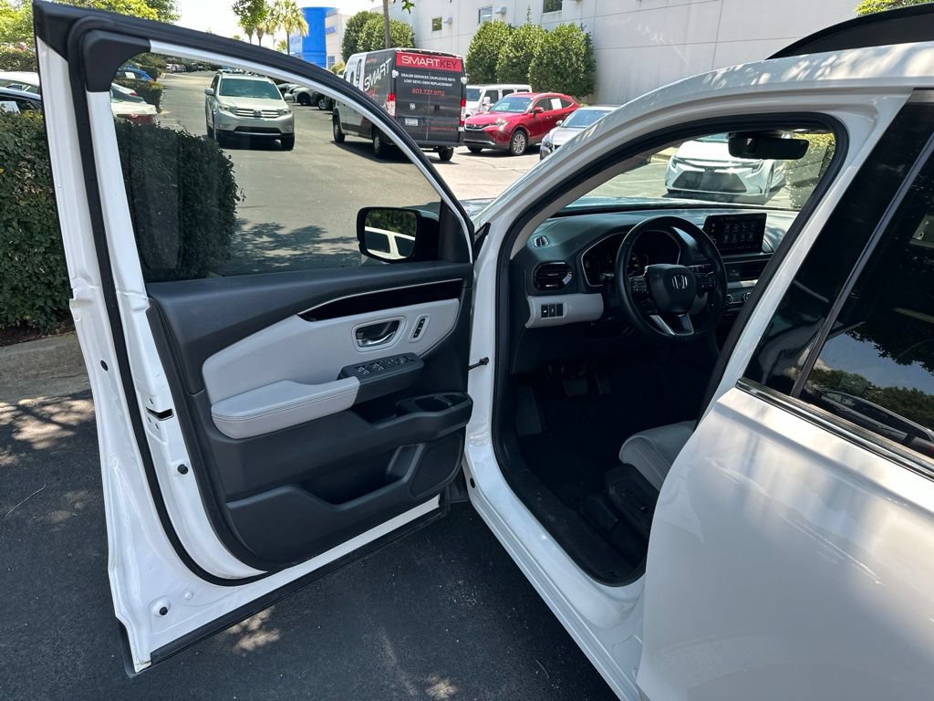 Certified 2025 Honda Pilot Touring image 21
