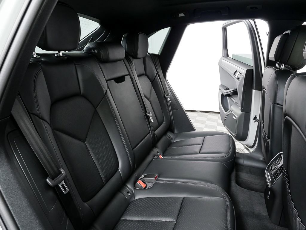 New 2026 Porsche Macan image 23