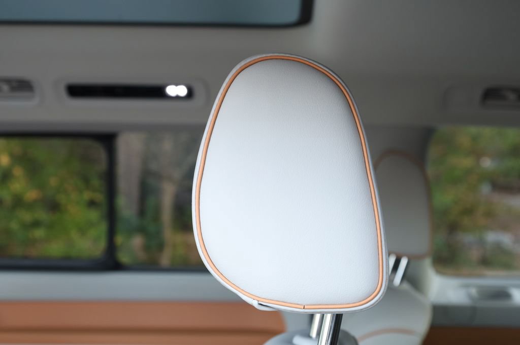 Used 2025 Volkswagen ID. Buzz 1st Edition image 10