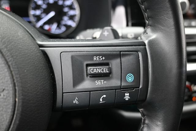 Used 2025 Nissan Pathfinder SV FWD image 31
