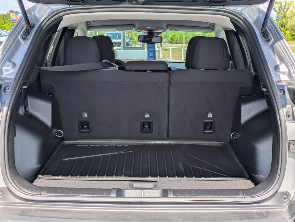 Used 2021 Jeep Cherokee Latitude w/ Mopar Interior Package image 15