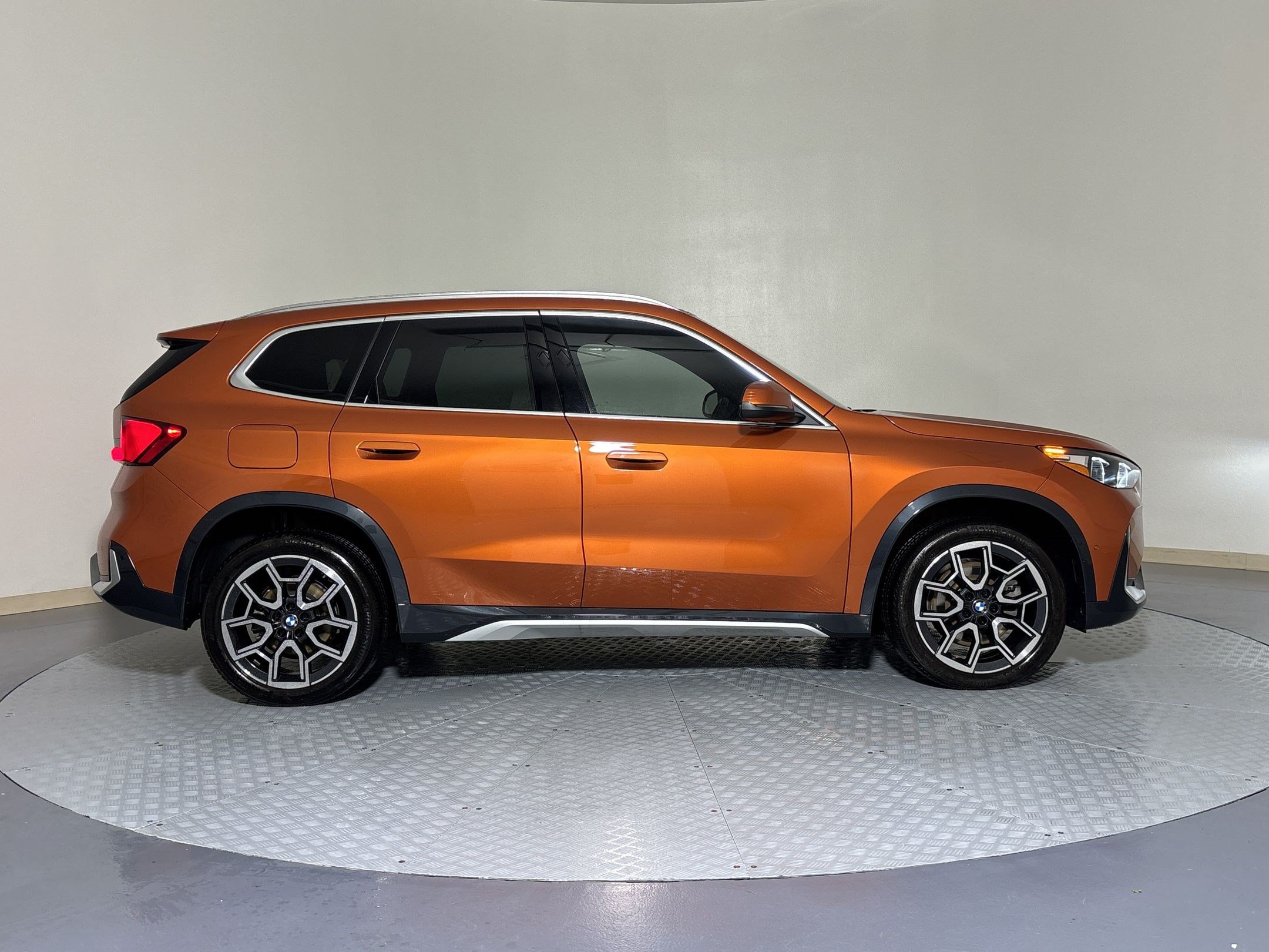 Used 2025 BMW X1 xDrive28i w/ Convenience Package AWD/4WD image 8
