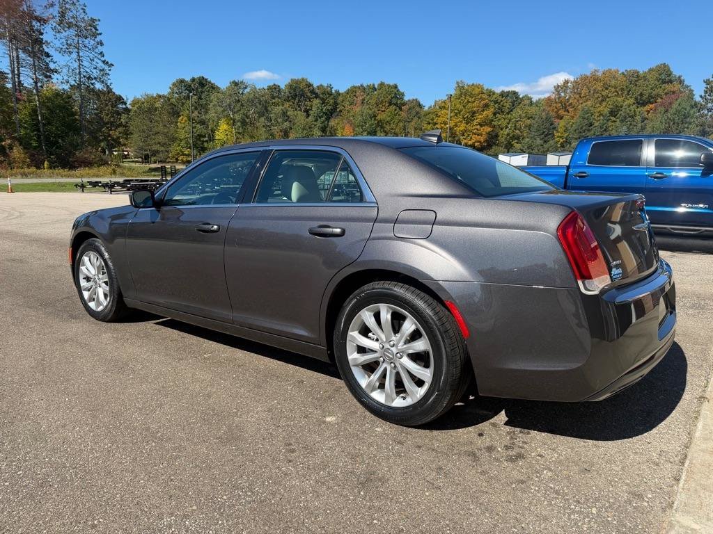 Used 2017 Chrysler 300 Limited w/ Value Package AWD/4WD image 6