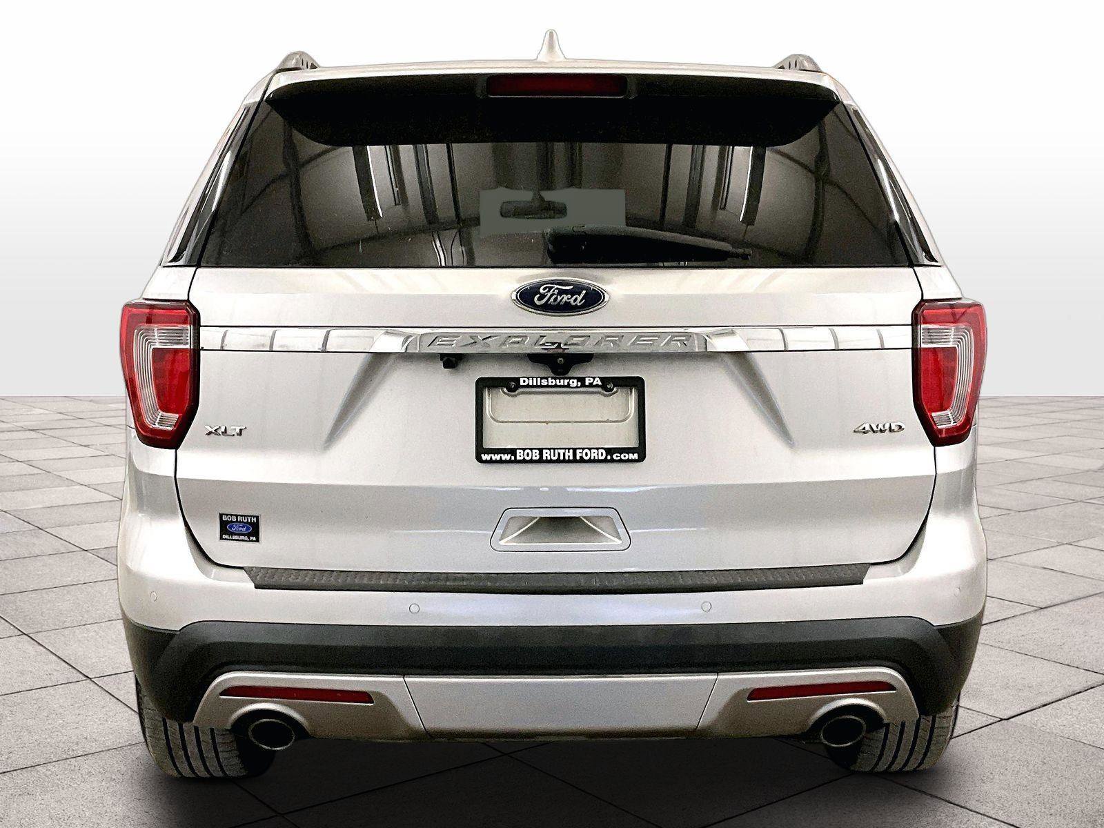 Used 2017 Ford Explorer XLT w/ Equipment Group 202A AWD/4WD image 5