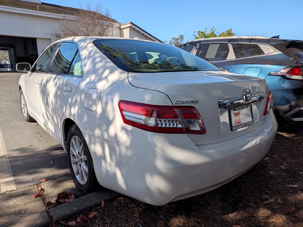 Used 2011 Toyota Camry XLE w/ SE/XLE Extra-Value Pkg FWD image 3