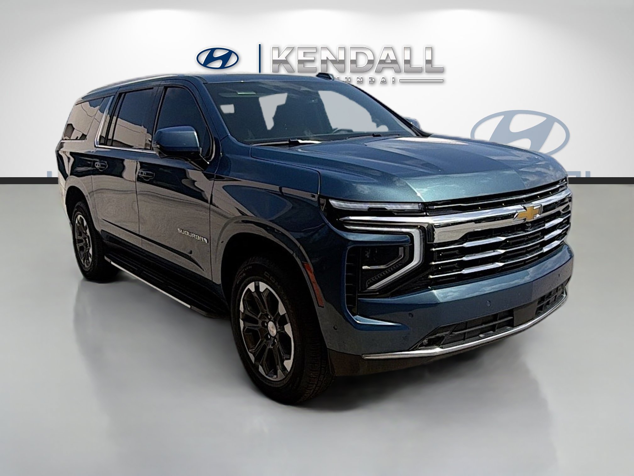 Used 2025 Chevrolet Suburban LT w/ Comfort Package RWD image 1
