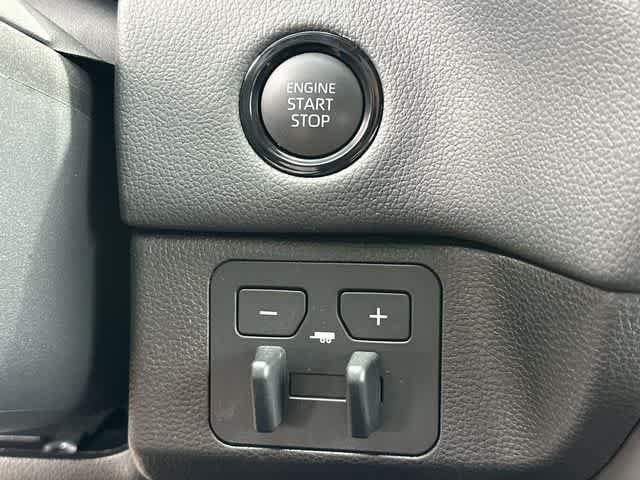 Used 2025 Toyota Tundra Limited AWD/4WD image 10