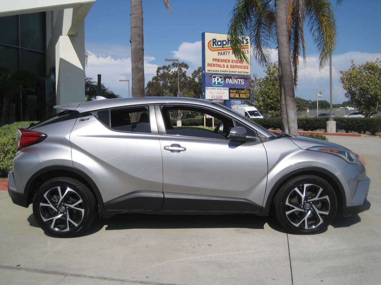 Used 2018 Toyota C-HR XLE FWD image 36