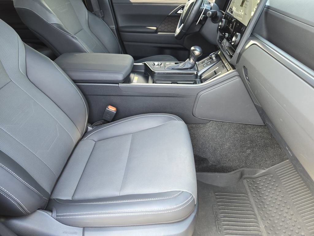 Used 2024 Lexus GX 550 w/ Accessory Package (Z1) AWD/4WD image 14