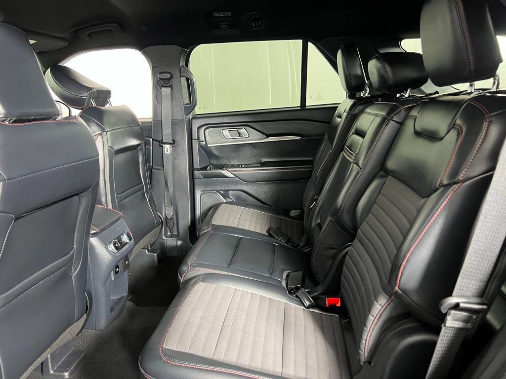Used 2025 Ford Explorer ST-Line w/ ST-Line Street Pack image 26