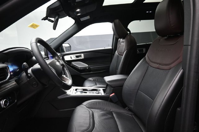 Used 2023 Ford Explorer Platinum w/ Technology Package AWD/4WD image 10