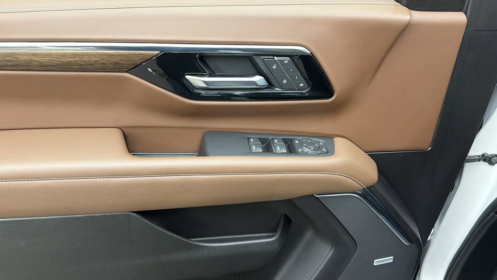 Used 2025 Chevrolet Suburban High Country image 29