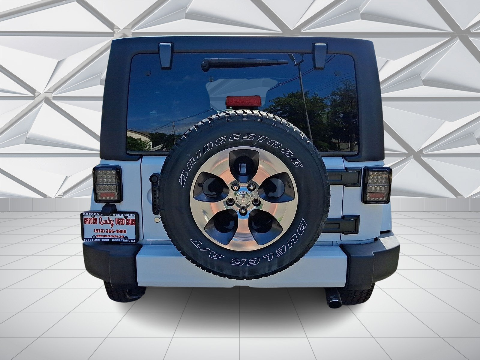 Used 2016 Jeep Wrangler Unlimited Sahara w/ Connectivity Group AWD/4WD image 9