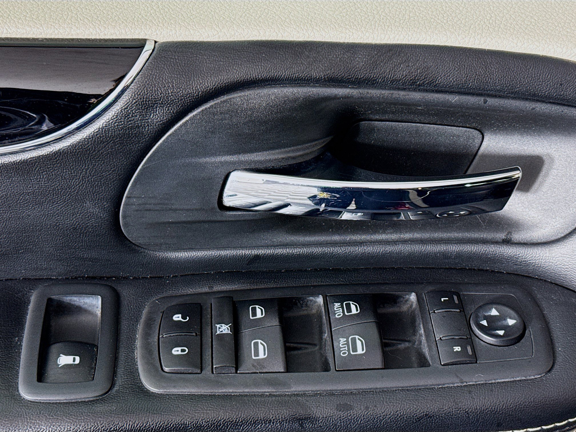 Used 2019 Dodge Grand Caravan SXT image 22