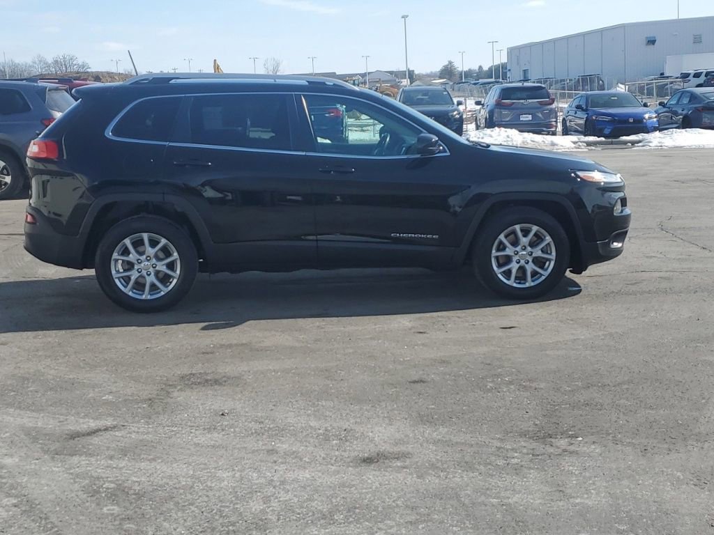 Used 2017 Jeep Cherokee Latitude w/ Comfort & Sound Group image 9