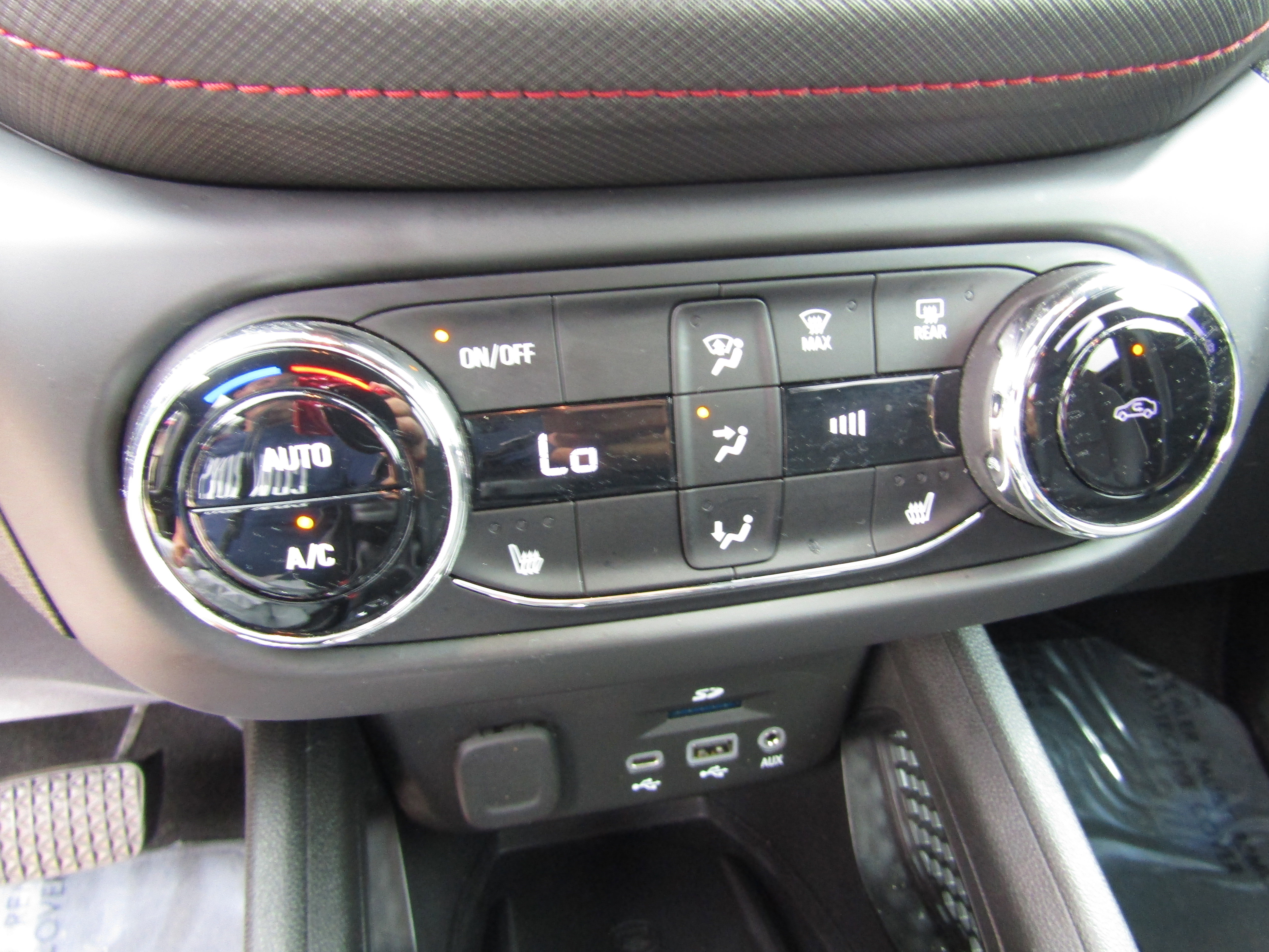 Used 2021 Chevrolet TrailBlazer RS w/ Technology Package image 19