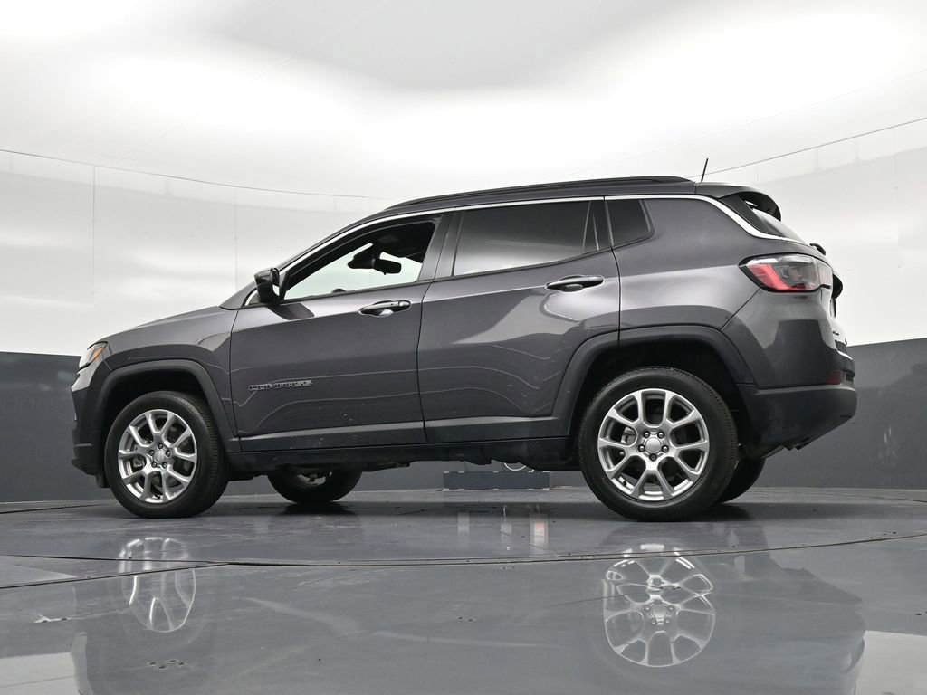 Used 2024 Jeep Compass Latitude AWD/4WD image 29