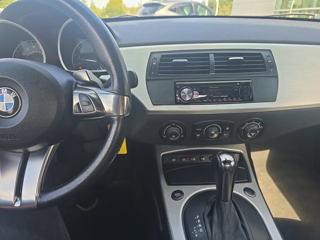 Used 2006 BMW Z4 3.0i RWD image 11