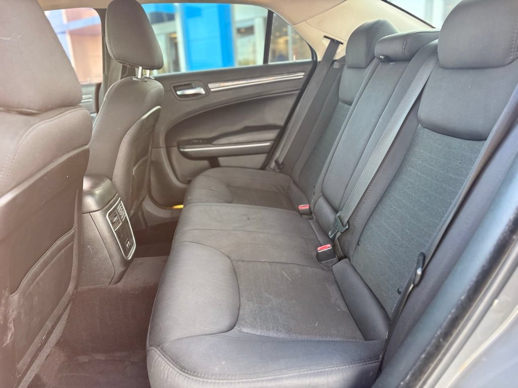 Used 2019 Chrysler 300 Touring w/ Chrome Appearance Package RWD image 9