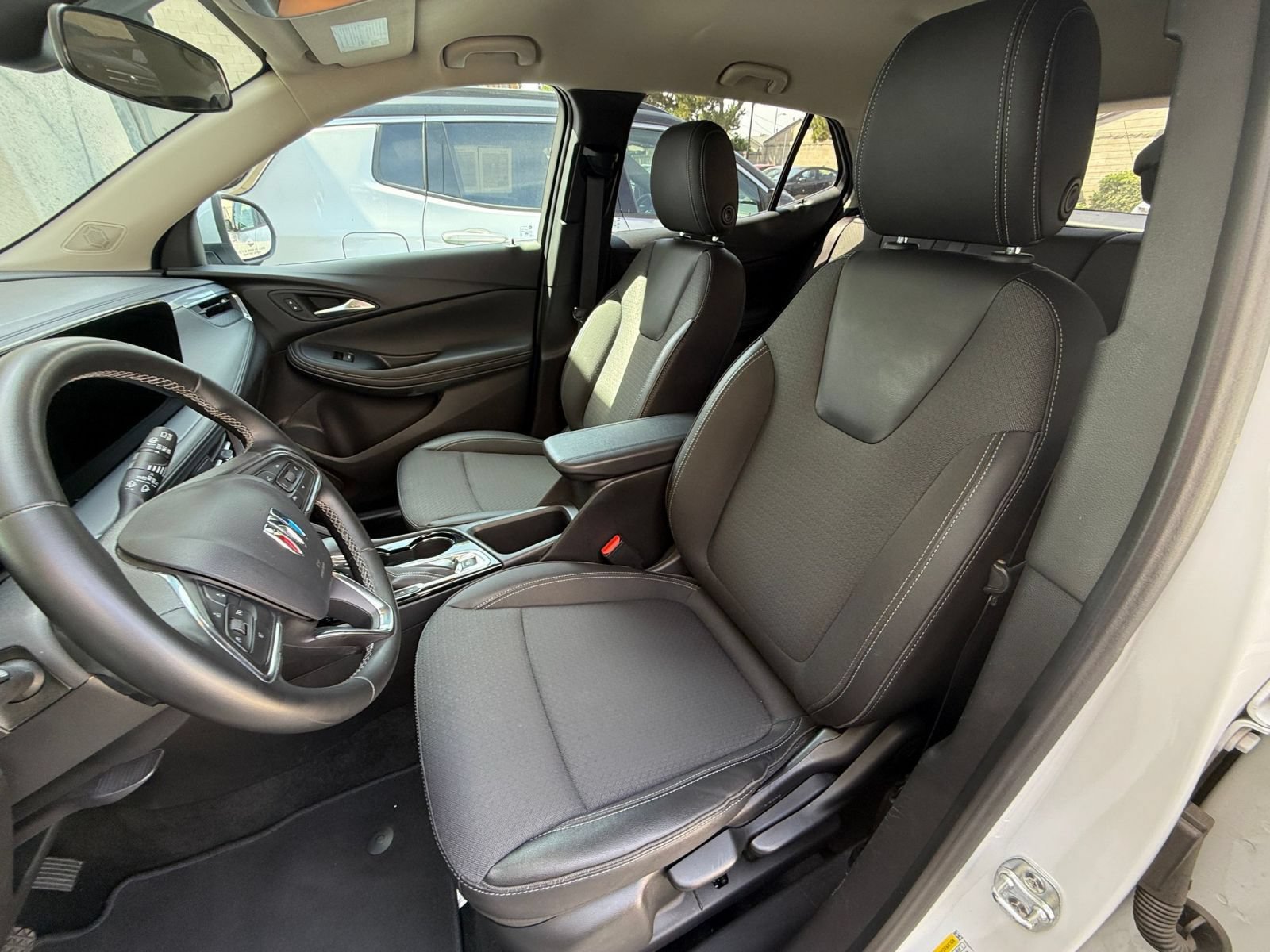 Used 2025 Buick Encore GX Preferred AWD/4WD image 32