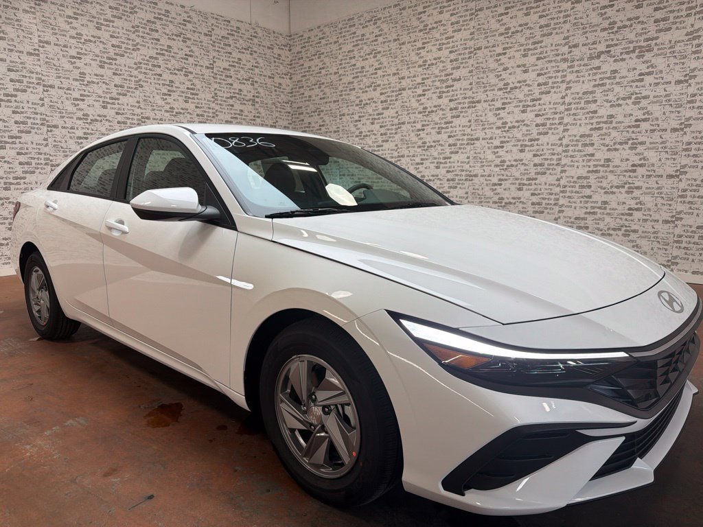 New 2026 Hyundai Elantra SE