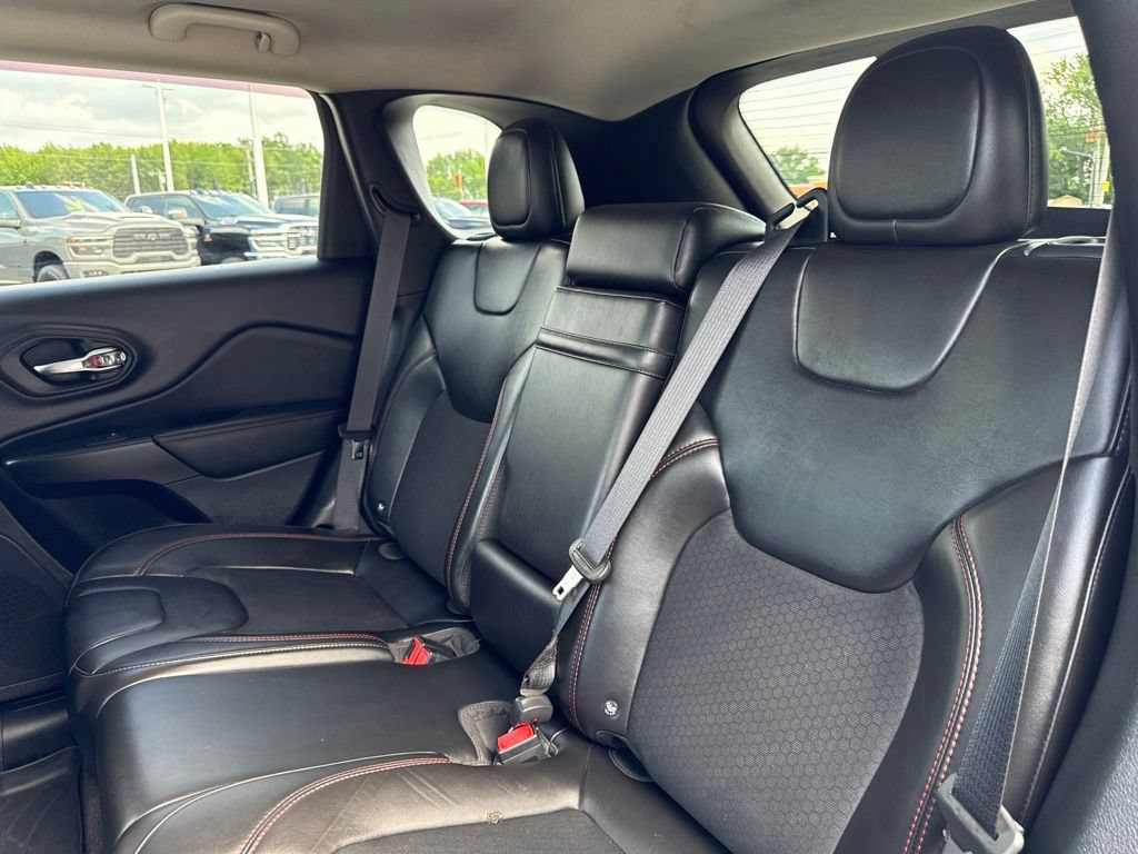 Used 2019 Jeep Cherokee Trailhawk w/ Cold Weather Group AWD/4WD image 43